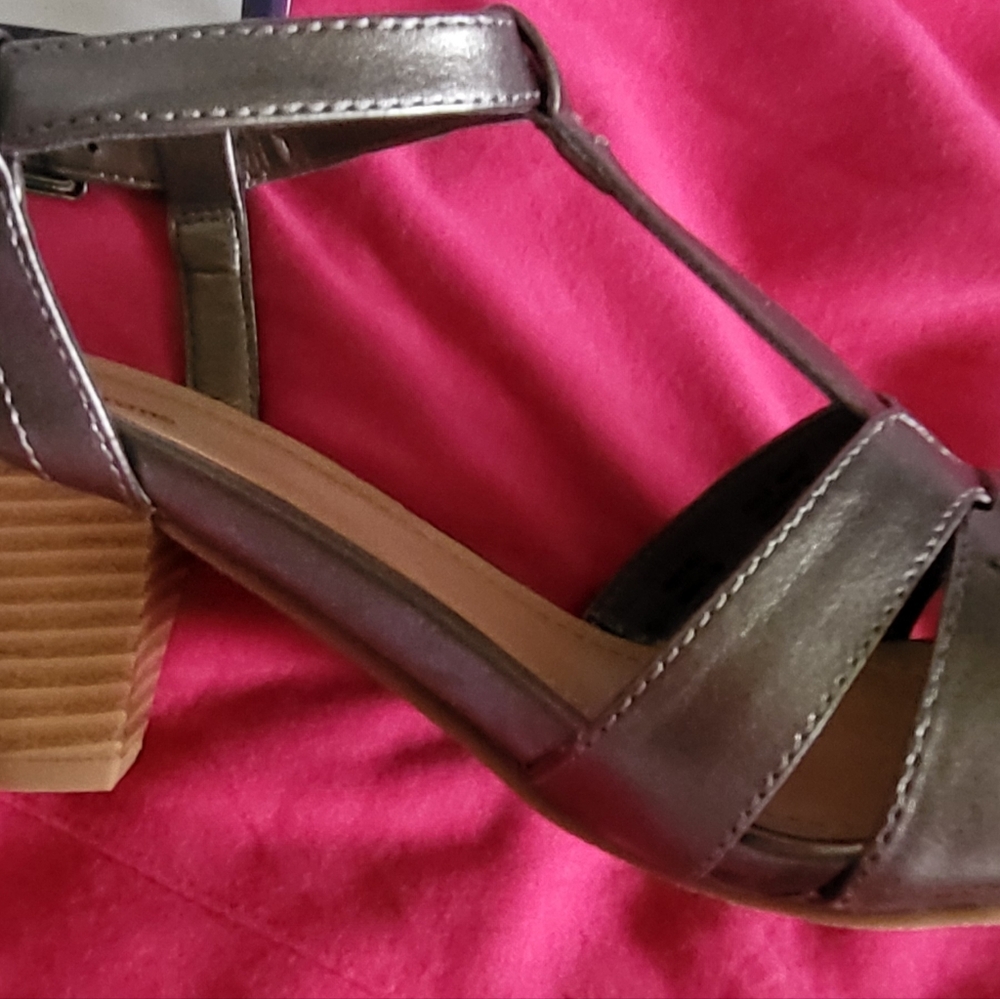 Size 9 heeled sandals